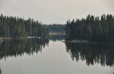 Lago espelhado no início de nossa caminhada no Grand Teton National Park, no Wyoming, nos Estados Unidos